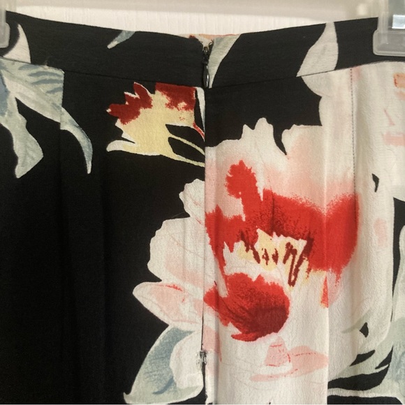 DYNAMITE | Long, high waisted skirt with slit | Size Medium - Picture 6 of 6